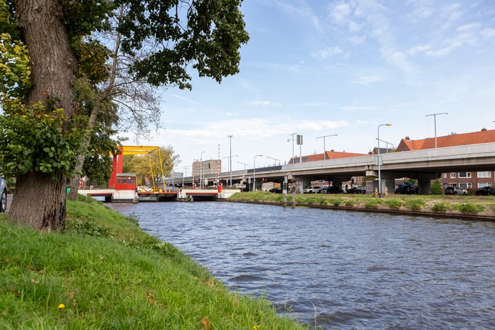 Bekijk foto 3 van Van der Waalsstraat 1-B