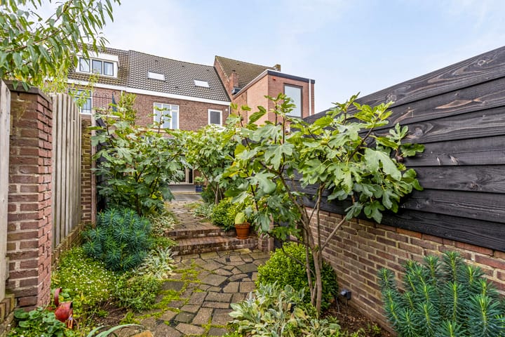 Foto 26 van Robert Regoutstraat 5