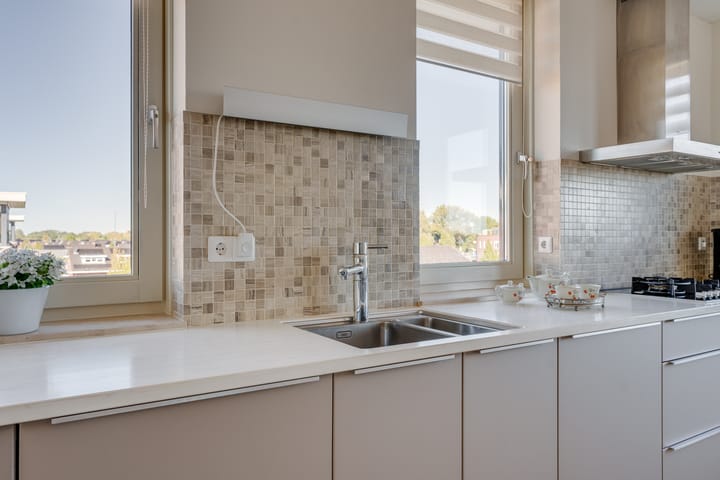 Foto 11 van Burgemeester Van den Helmlaan 55