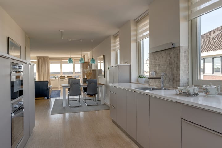 Foto 13 van Burgemeester Van den Helmlaan 55