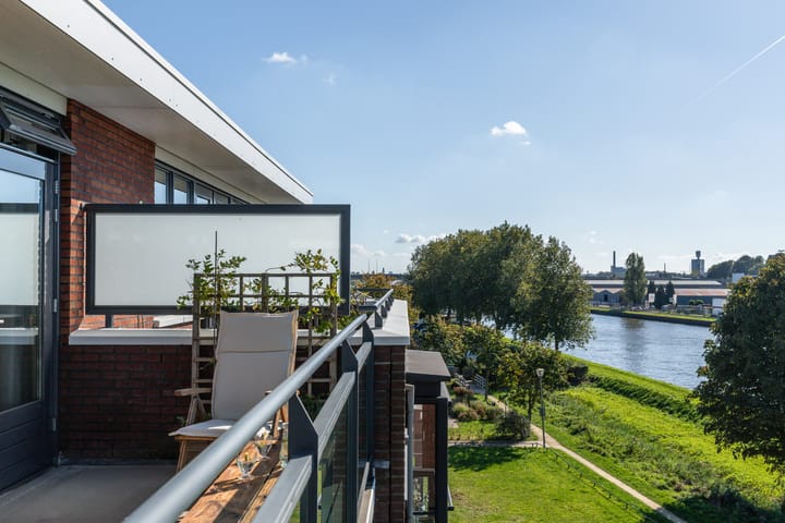 Foto 16 van Burgemeester Van den Helmlaan 55