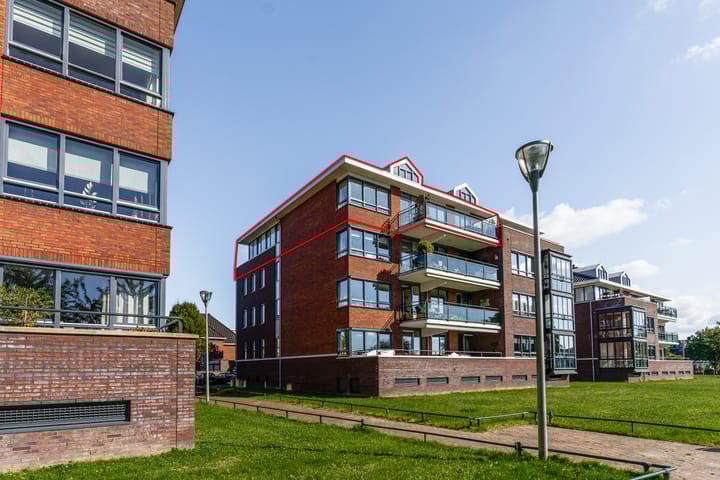 Foto 40 van Burgemeester Van den Helmlaan 55