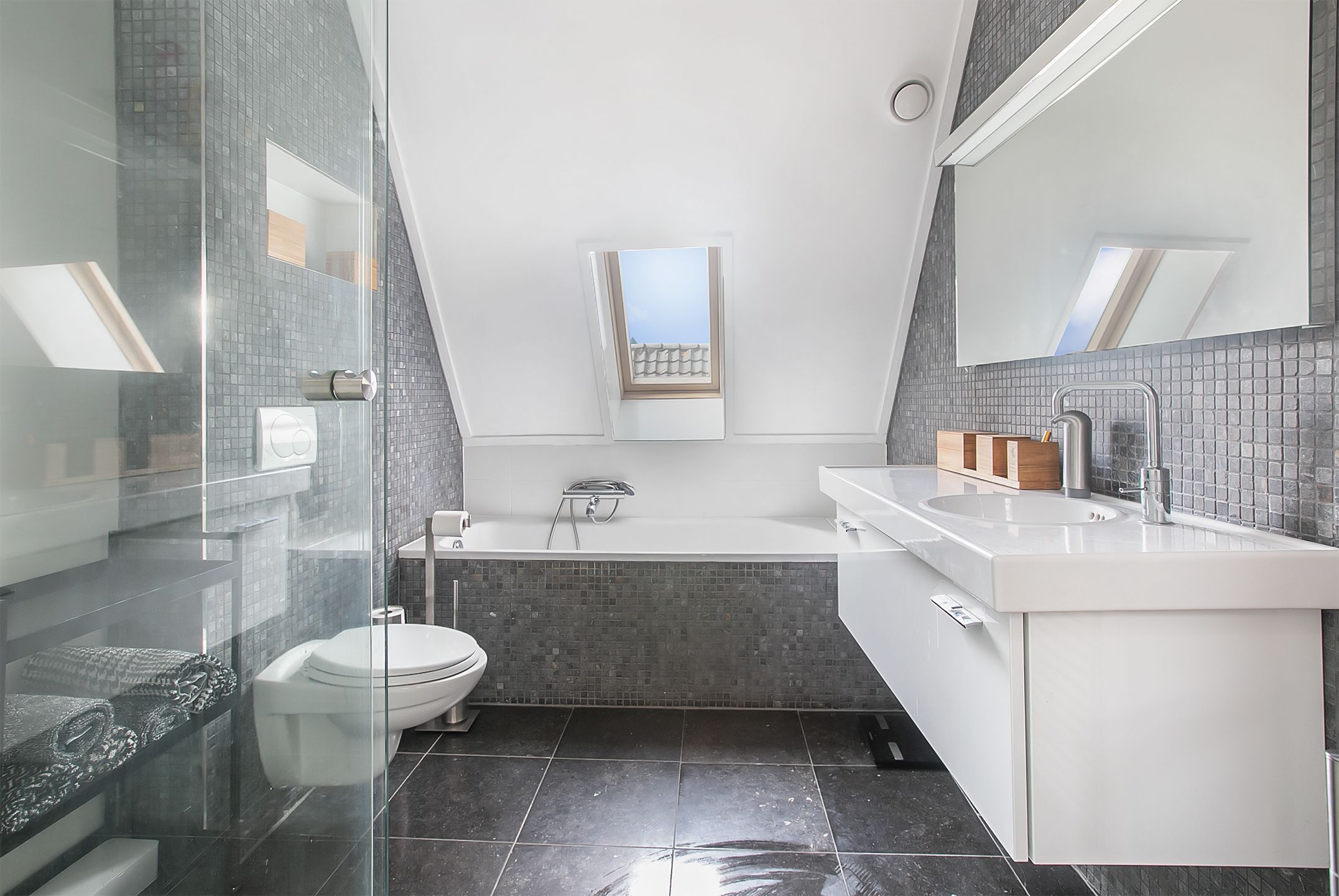 Photo 27 of Holkerstraat 8