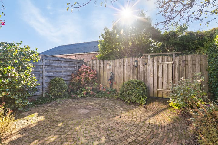 Photo 4 of Meidoornhof 7