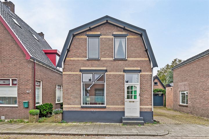 View photo 2 of Hoogstraat 45