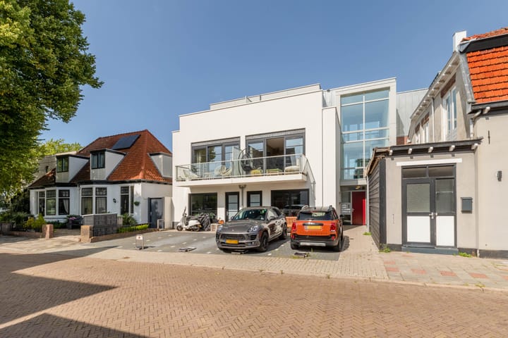 Foto 6 van Van Aostastraat 1-C