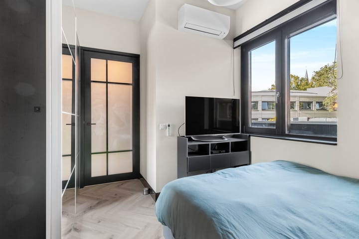 Foto 11 van Van Aostastraat 1-C