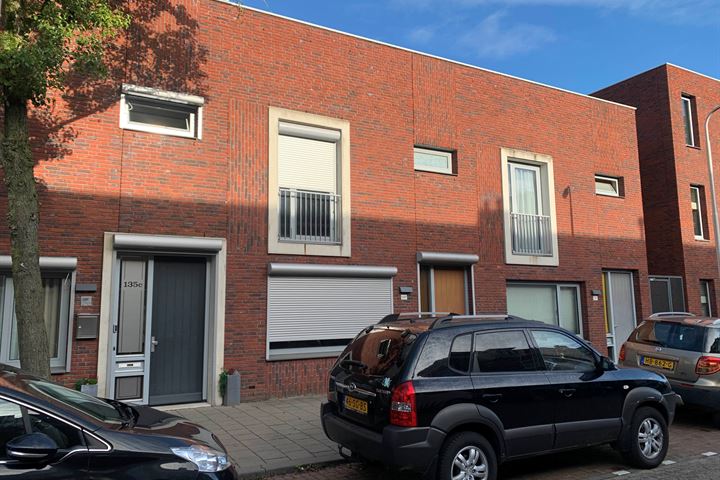 Bekijk foto 1 van Veestraat 135-B