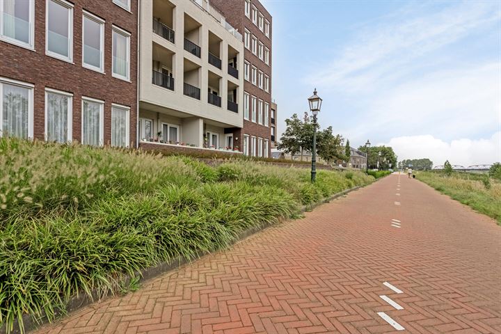 Bekijk foto 32 van Koninginnedijk 216