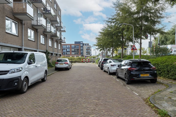 Bekijk foto 5 van Beatrixstraat 28