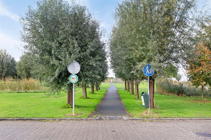 Bekijk foto 44 van van Koetsveldlaan 9