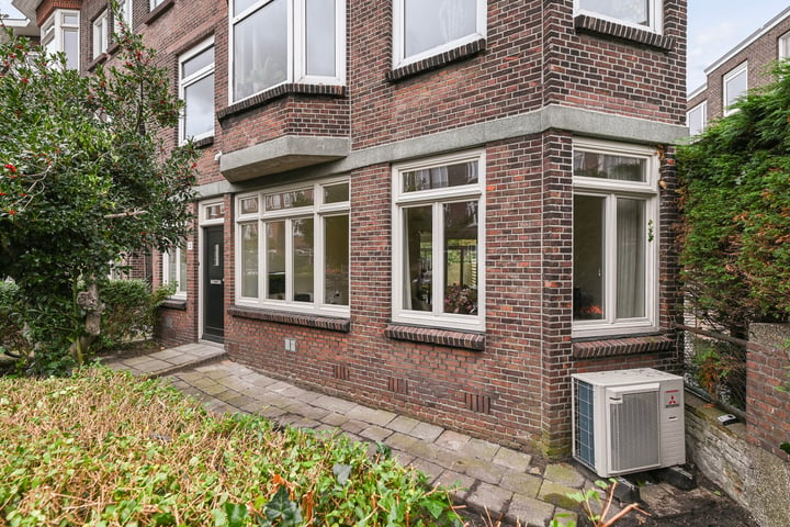 Bekijk foto 41 van van Naeltwijckstraat 2