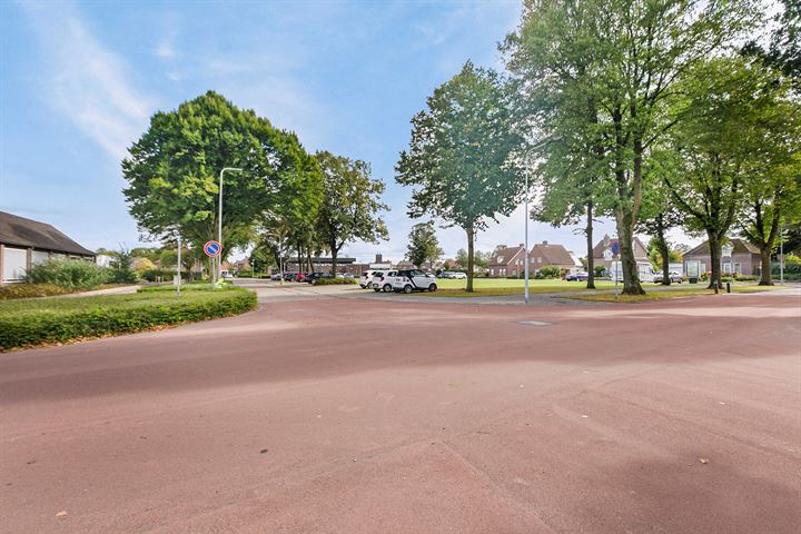 Bekijk foto 3 van Beatrixstraat 42