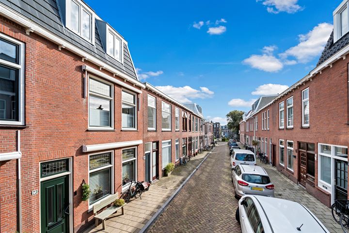 View photo 24 of Van Brederodestraat 21