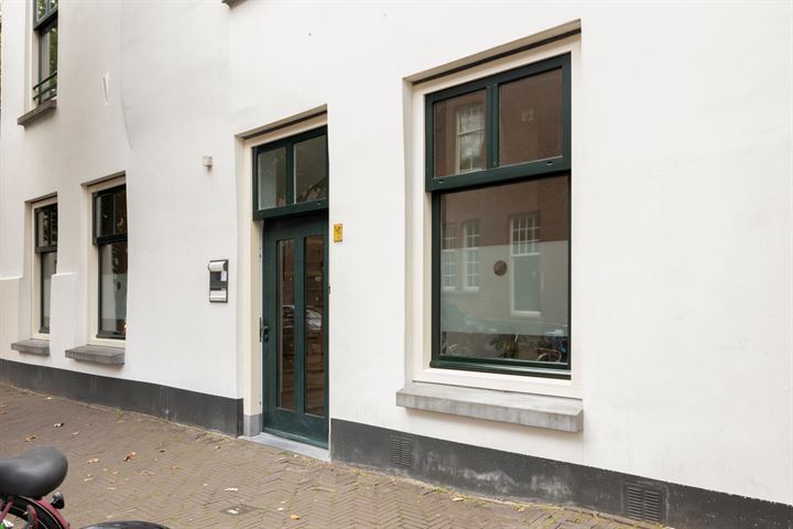 Bekijk foto 2 van Korte Lombardstraat 1