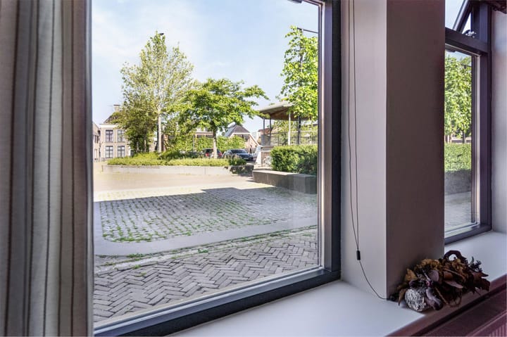 Foto 24 van Halbertsma's Plein 24