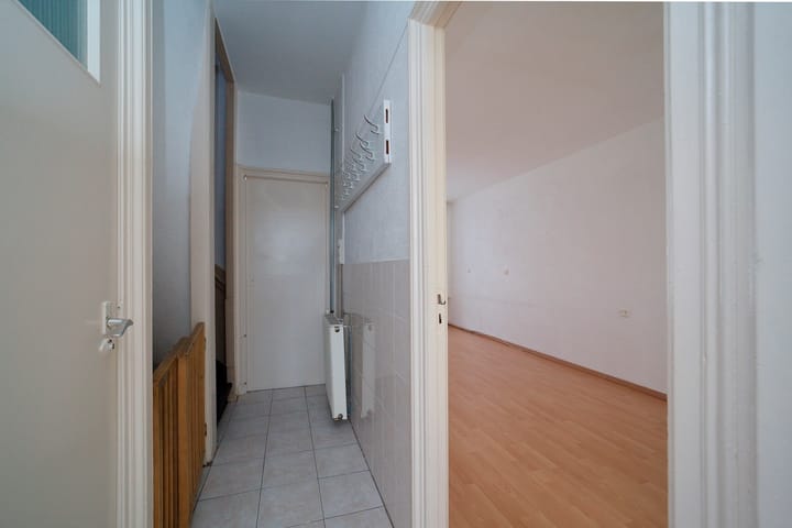 Photo 10 of Newtonstraat 256