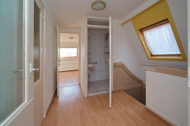 Photo 13 of Newtonstraat 256