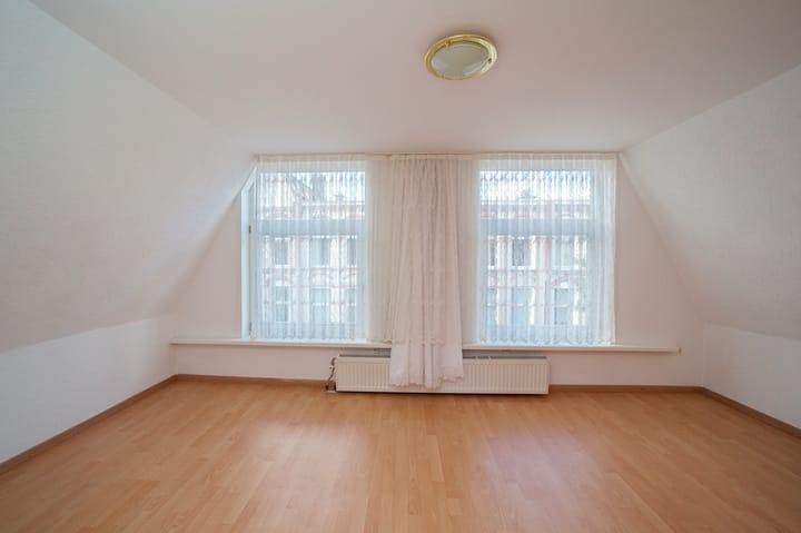 Photo 15 of Newtonstraat 256