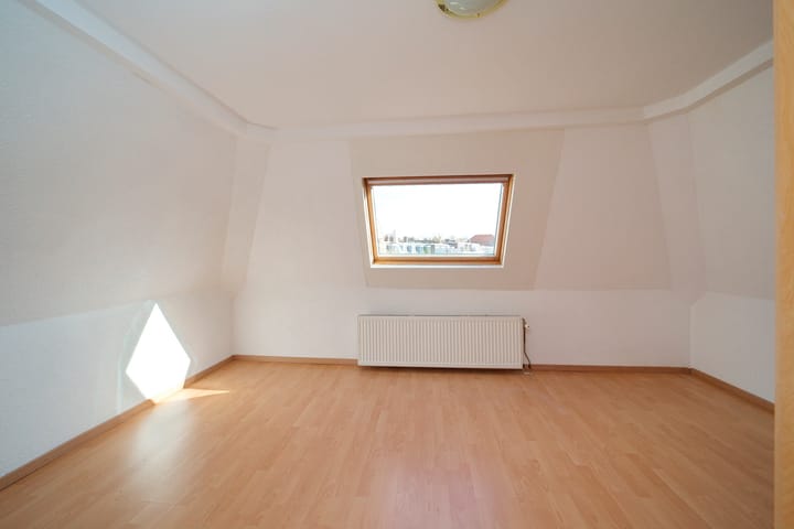 Photo 18 of Newtonstraat 256