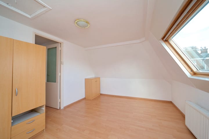 Photo 20 of Newtonstraat 256