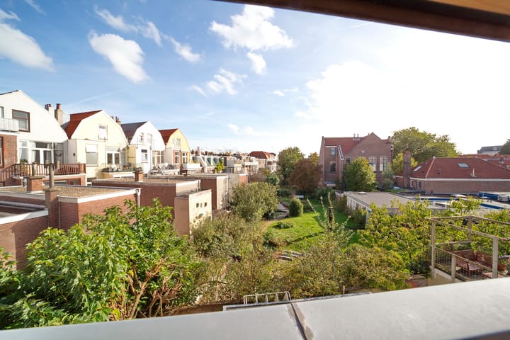 Photo 23 of Newtonstraat 256