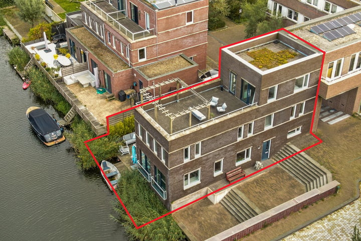 View photo 1 of Emmy Andriessestraat 381