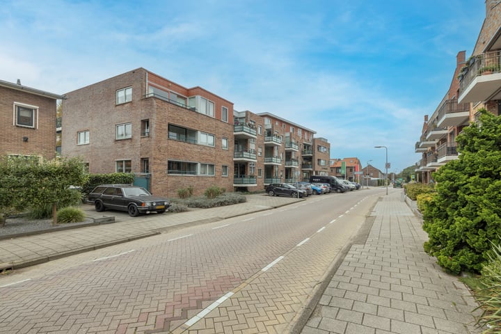 Bekijk foto 40 van Badhuisstraat 19