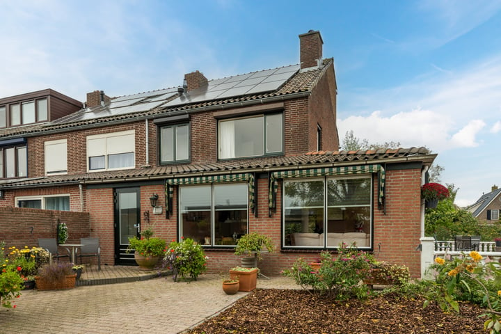 Bekijk foto 43 van P. van Schravendijkstraat 39