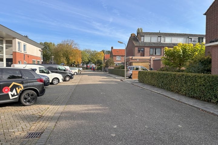 Bekijk foto 54 van P. van Schravendijkstraat 39