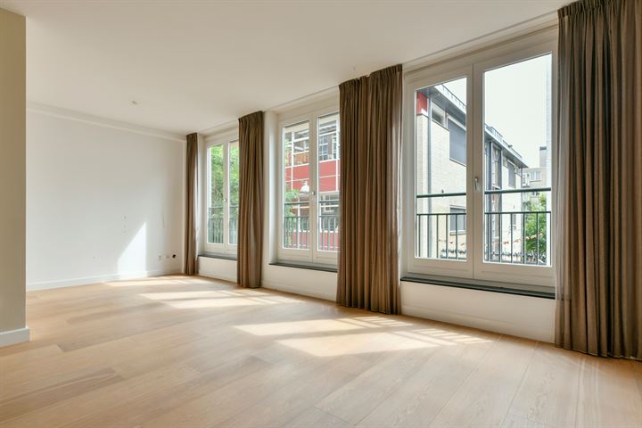 View photo 8 of Elandsstraat 58