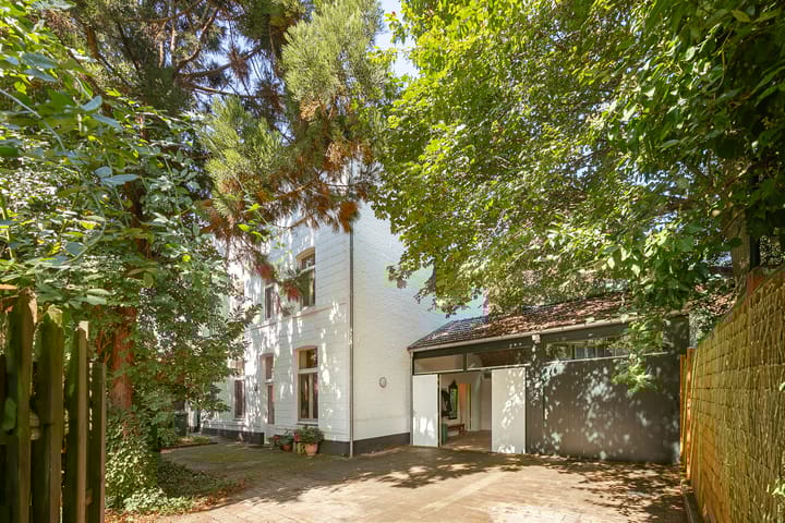 Photo 32 of Heukelstraat 39