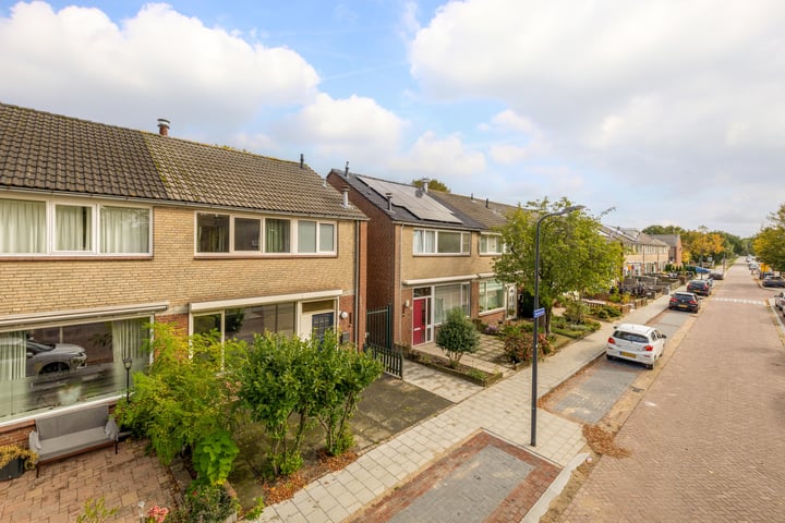 View photo 33 of Bredastraat 25