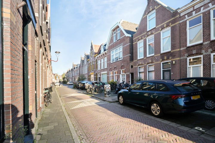 Bekijk foto 1 van Spoorstraat 34