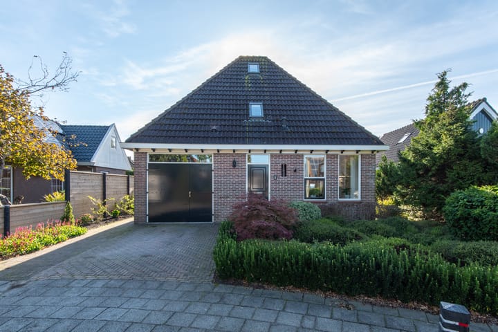 Photo 40 of Kamille 4