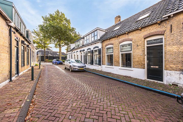 Bekijk foto 2 van Weeshuisstraat 12