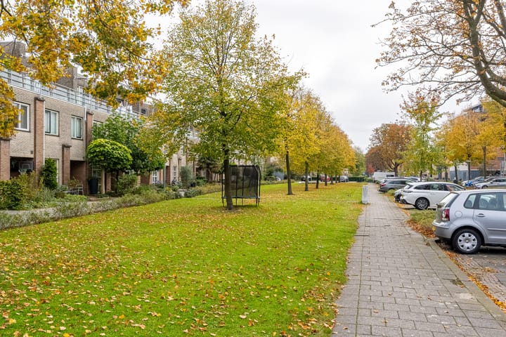 Photo 7 of Lusthofstraat 56