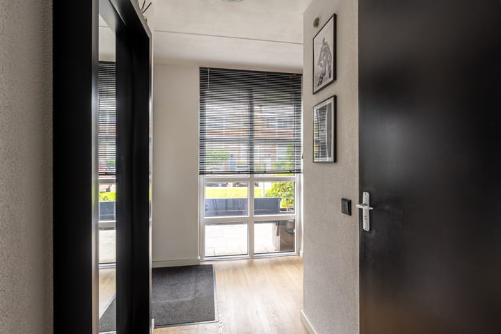 Photo 11 of Lusthofstraat 56