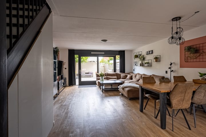 Photo 13 of Lusthofstraat 56