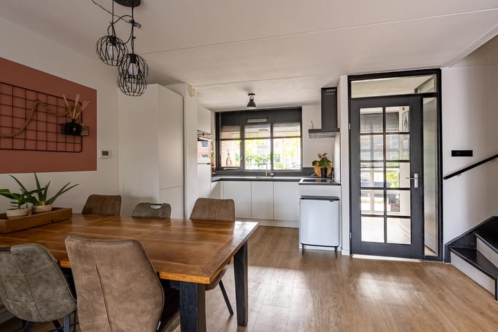 Photo 16 of Lusthofstraat 56