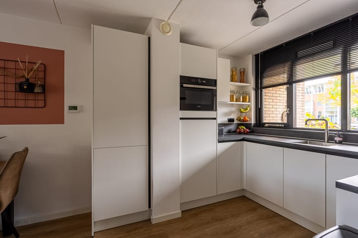 Photo 17 of Lusthofstraat 56