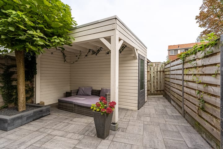 Photo 18 of Lusthofstraat 56