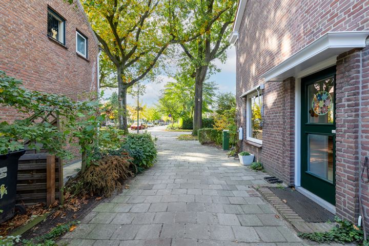 View photo 8 of Spoorstraat 25