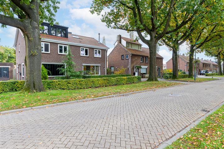 Bekijk foto 54 van Spoorstraat 25