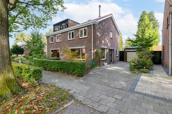 Bekijk foto 55 van Spoorstraat 25