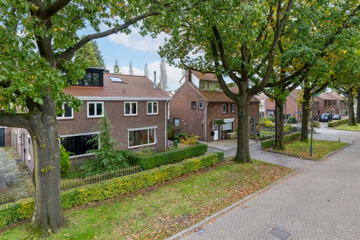 Bekijk foto 56 van Spoorstraat 25