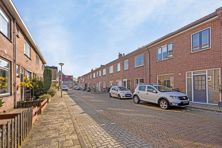 Bekijk foto 15 van Van Leeuwenhoekstraat 25