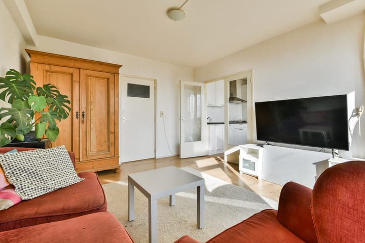 Photo 4 of Maassluisstraat 396