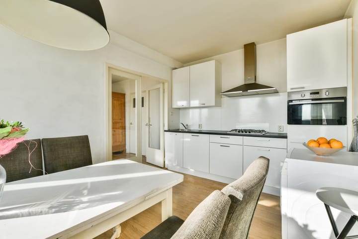 Photo 8 of Maassluisstraat 396