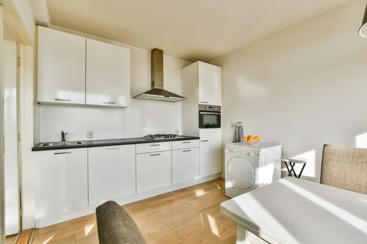 Photo 9 of Maassluisstraat 396